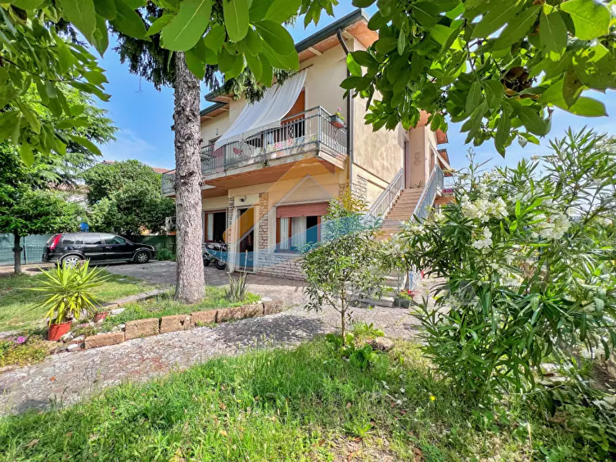 Immagine 1 di Villa in vendita  in Via Alfieri a Peschiera Del Garda