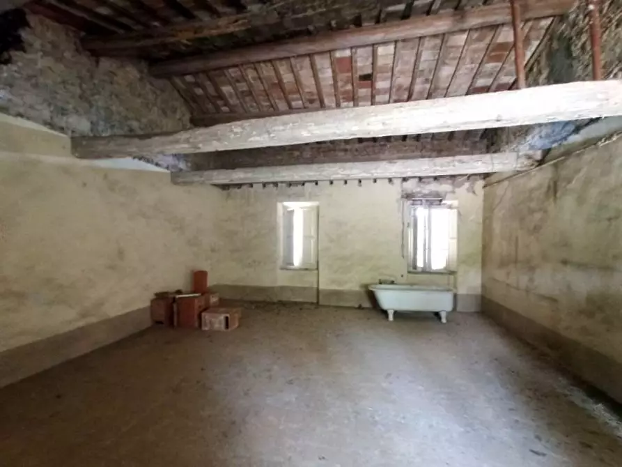 Immagine 10 di Palazzo in vendita  a Ficulle