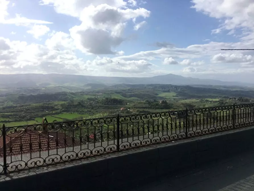 Immagine 15 di Palazzo in vendita  a Ficulle