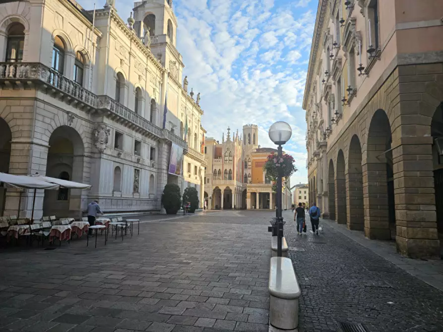 Immagine 1 di Appartamento in vendita  in via Altinate a Padova