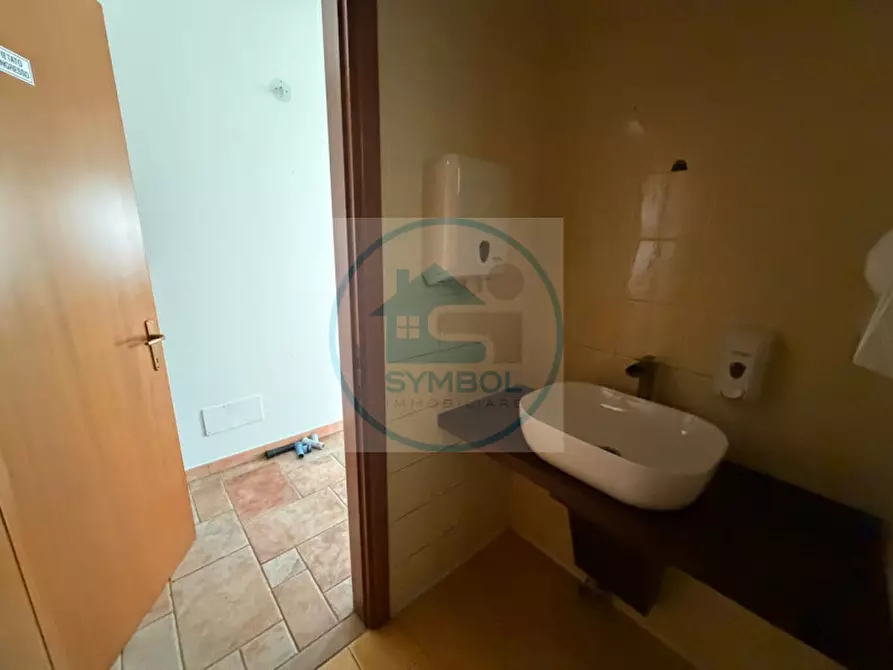 Immagine 8 di Negozio in affitto  in via liguria a Martellago