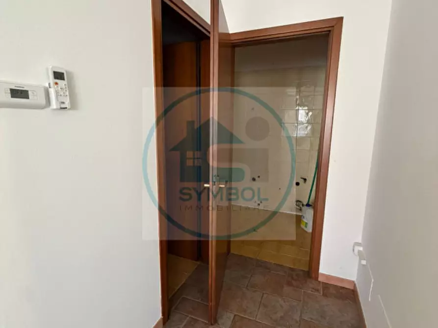 Immagine 14 di Negozio in affitto  in via liguria a Martellago