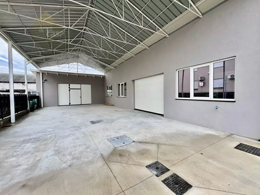 Immagine 1 di Laboratorio in vendita  in Via Carducci 6 a Rossano Veneto