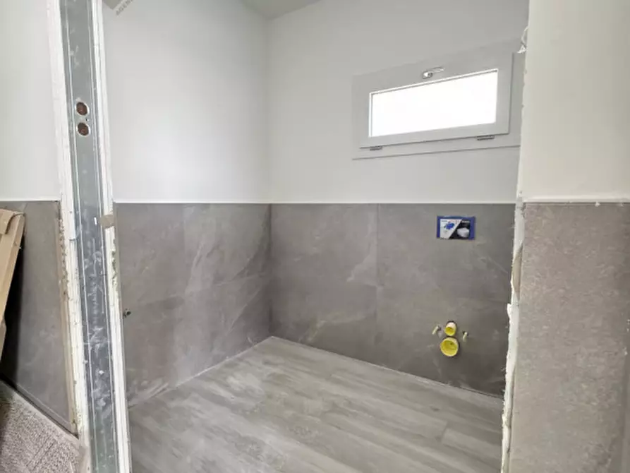 Immagine 2 di Laboratorio in vendita  in Via Carducci 6 a Rossano Veneto