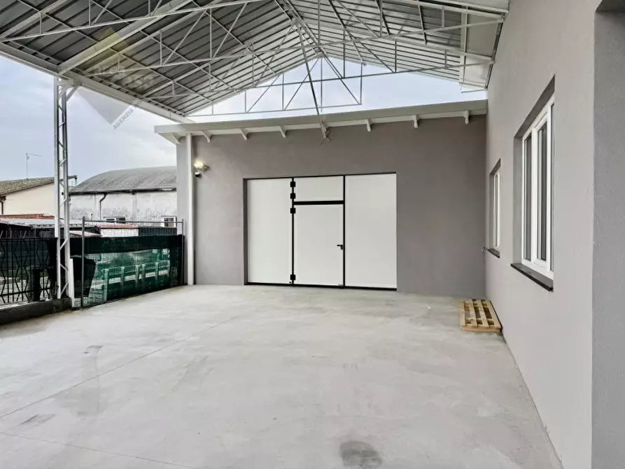 Immagine 3 di Laboratorio in vendita  in Via Carducci 6 a Rossano Veneto