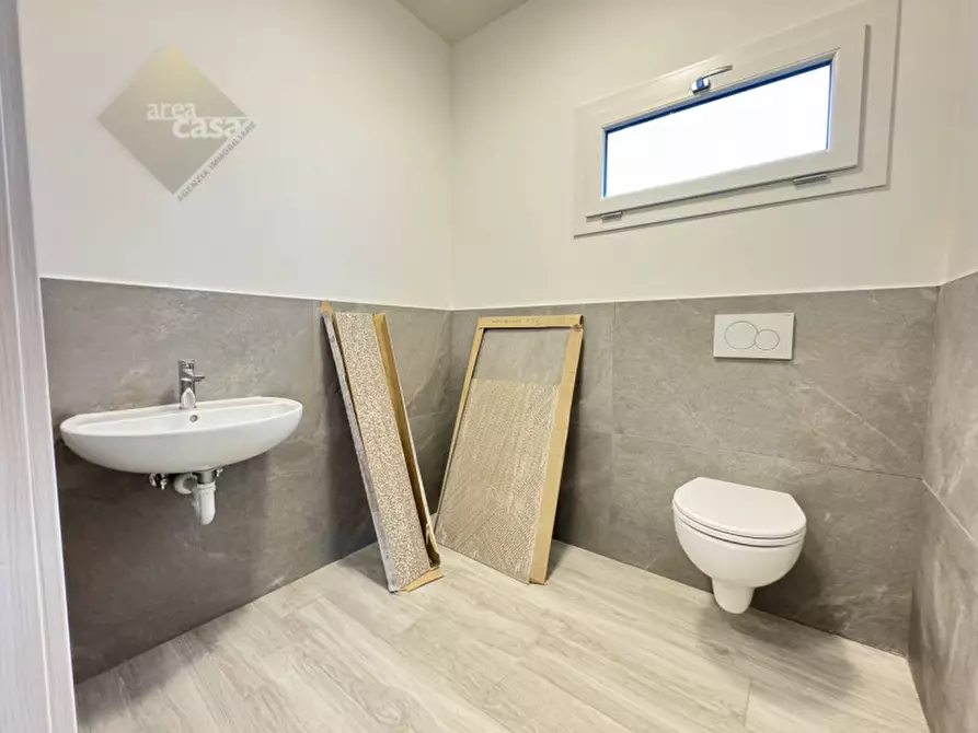 Immagine 6 di Laboratorio in vendita  in Via Carducci 6 a Rossano Veneto