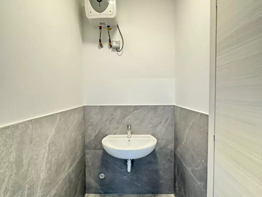 Immagine 7 di Laboratorio in vendita  in Via Carducci 6 a Rossano Veneto