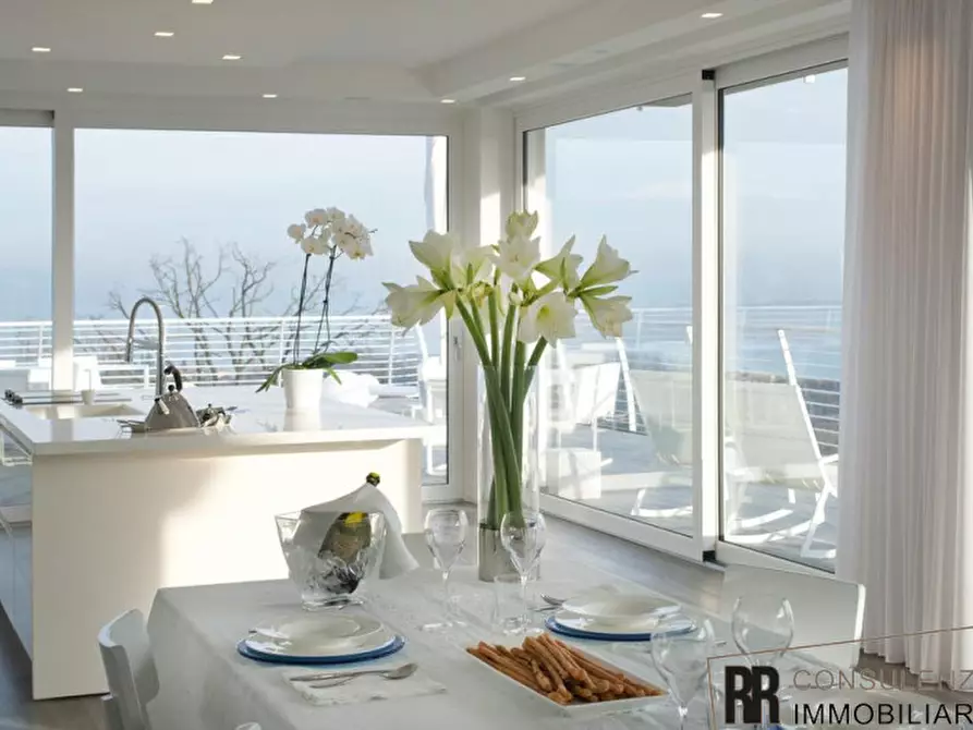 Immagine 1 di Appartamento in vendita  a Padenghe Sul Garda