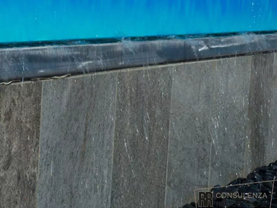 Immagine 10 di Appartamento in vendita  a Padenghe Sul Garda