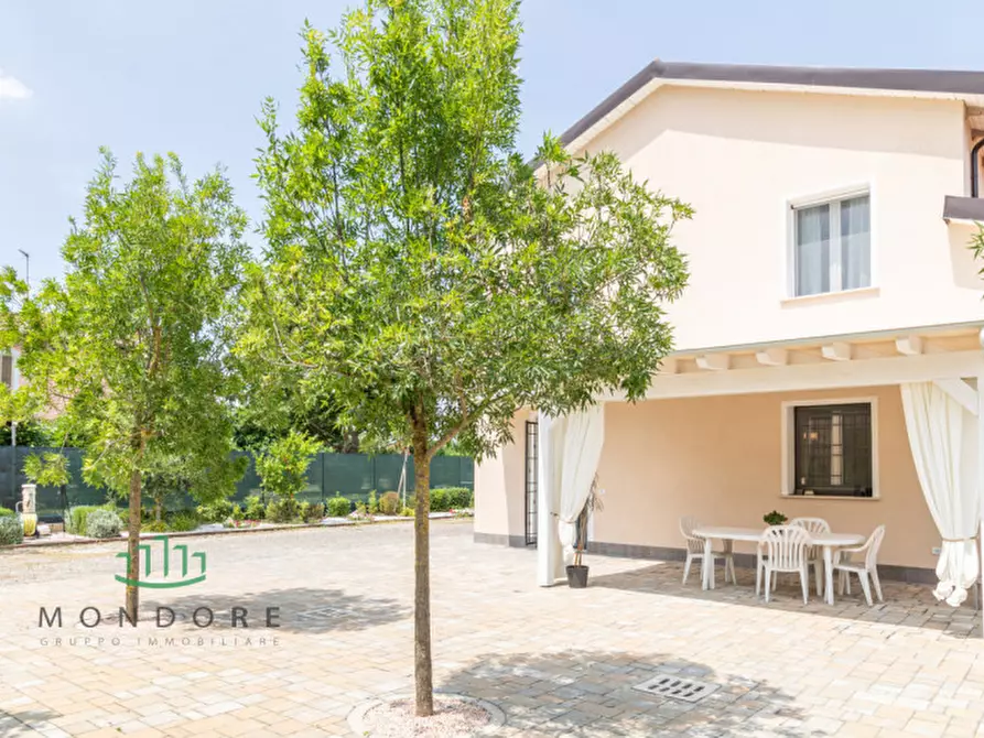 Immagine 1 di Villa in vendita  in via piero turrini a Anzola Dell'emilia