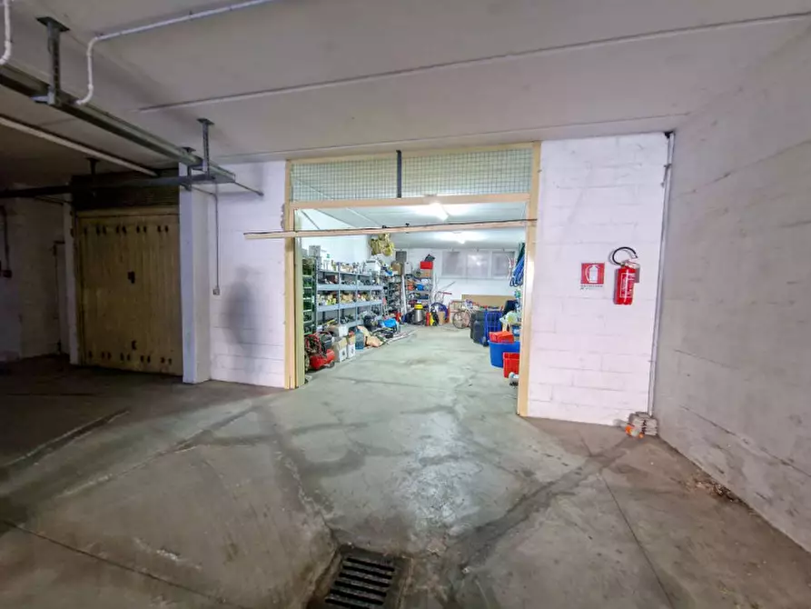 Immagine 1 di Garage in vendita  in via Montale a Sassocorvaro Auditore