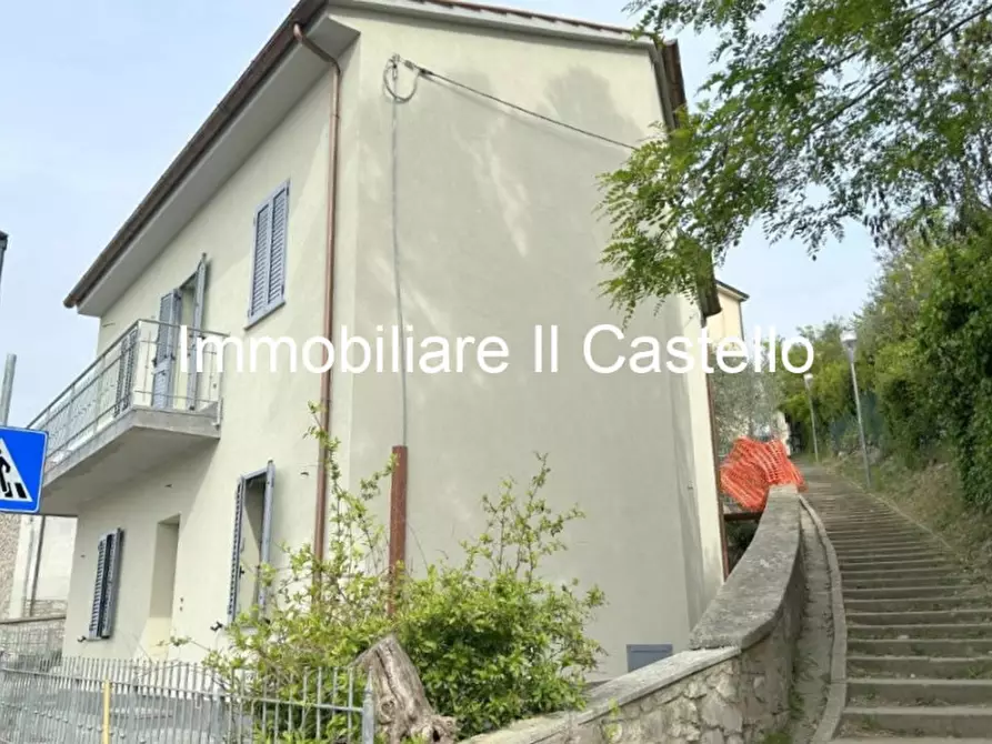 Immagine 1 di Villa in vendita  a Castiglione Del Lago