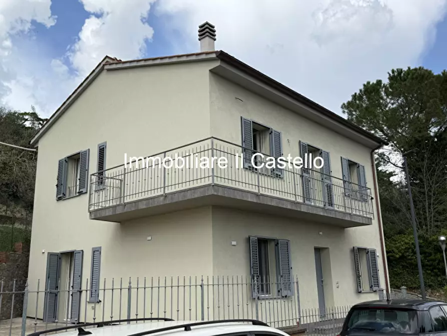 Immagine 2 di Villa in vendita  a Castiglione Del Lago