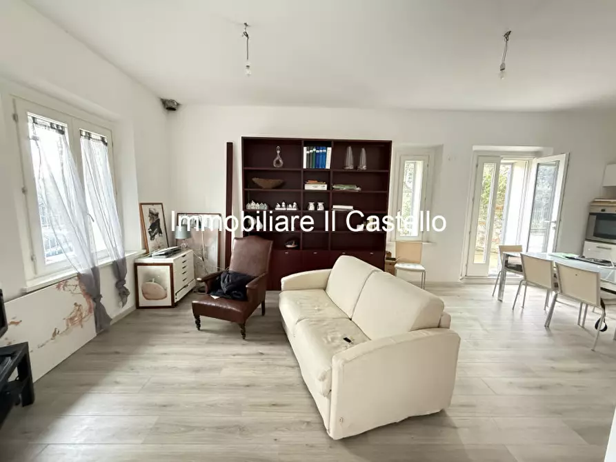 Immagine 5 di Villa in vendita  a Castiglione Del Lago