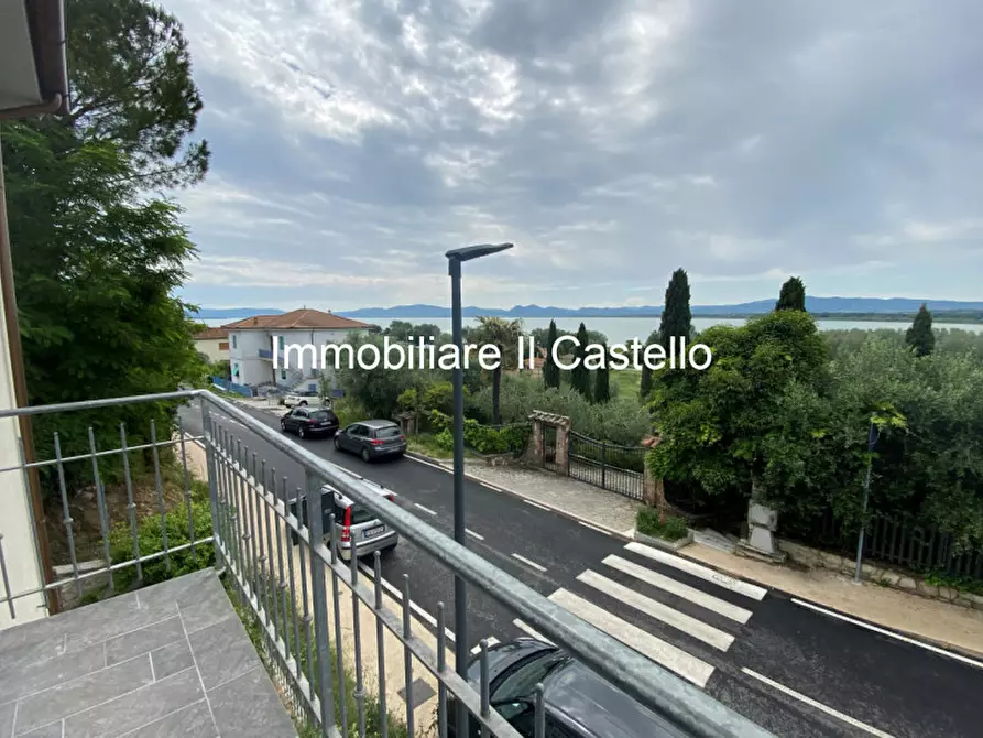 Immagine 9 di Villa in vendita  a Castiglione Del Lago
