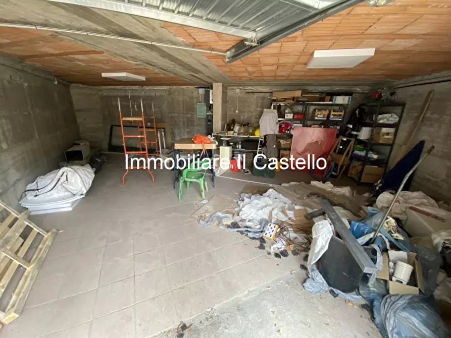 Immagine 21 di Villa in vendita  a Castiglione Del Lago
