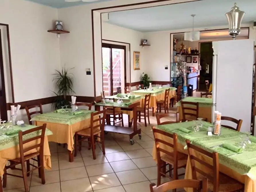 Immagine 4 di Attività commerciale in vendita  in via porto a Tuoro Sul Trasimeno