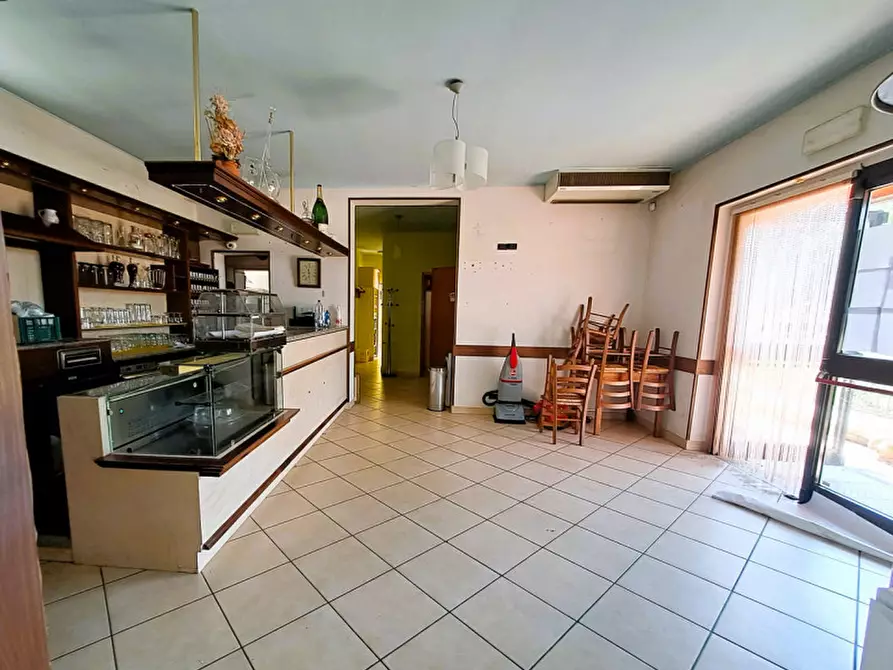 Immagine 8 di Attività commerciale in vendita  in via porto a Tuoro Sul Trasimeno