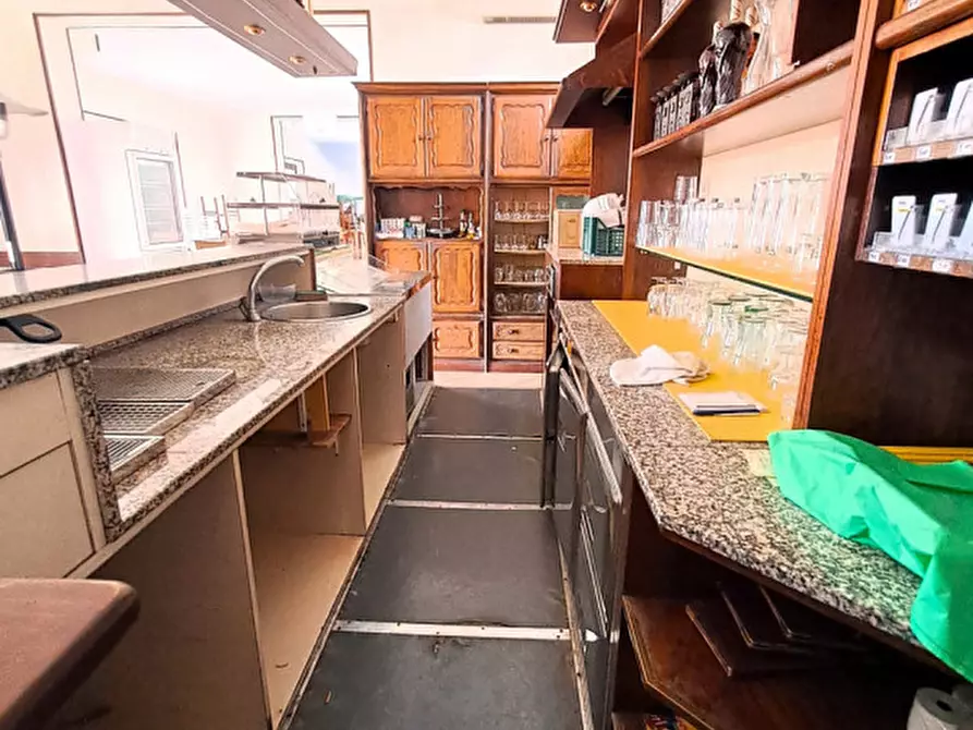 Immagine 9 di Attività commerciale in vendita  in via porto a Tuoro Sul Trasimeno