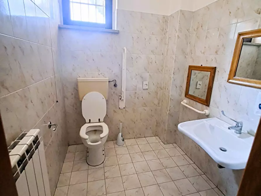 Immagine 10 di Attività commerciale in vendita  in via porto a Tuoro Sul Trasimeno