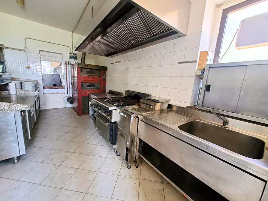 Immagine 14 di Attività commerciale in vendita  in via porto a Tuoro Sul Trasimeno