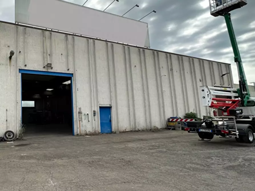 Immagine 2 di Capannone industriale in vendita  in Via Donizetti a Assago