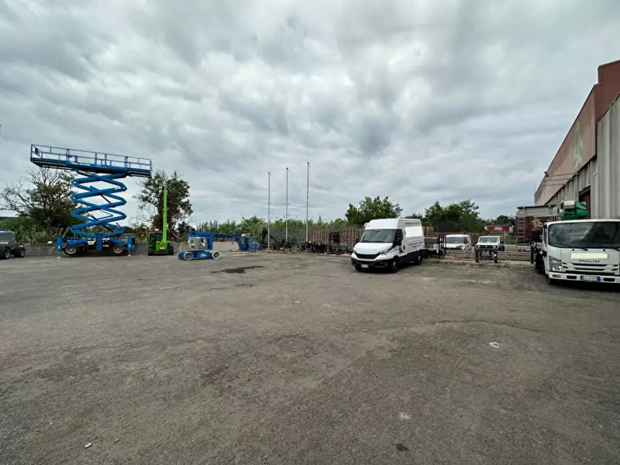 Immagine 3 di Capannone industriale in vendita  in Via Donizetti a Assago