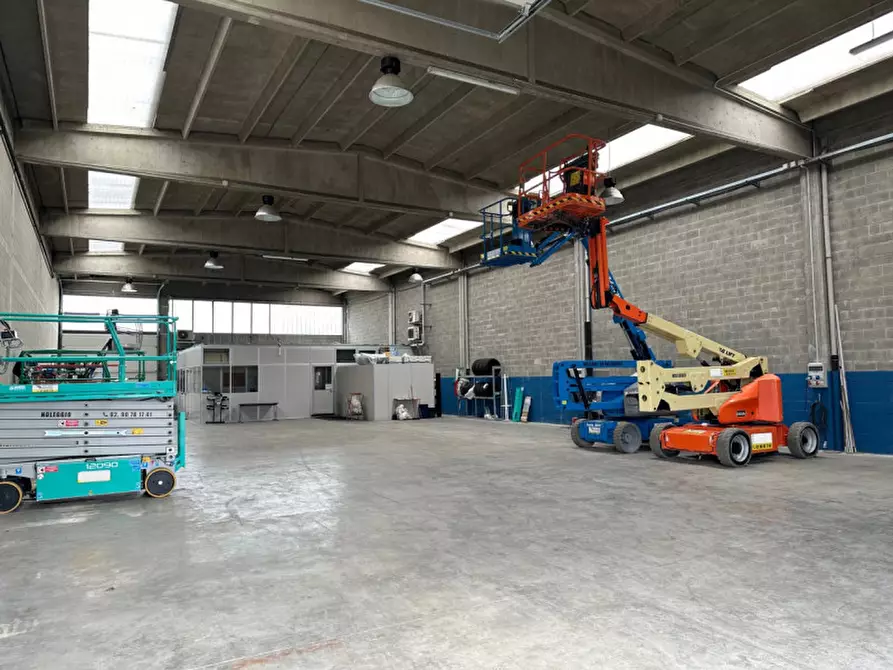 Immagine 7 di Capannone industriale in vendita  in Via Donizetti a Assago