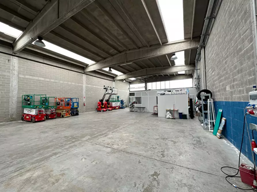 Immagine 8 di Capannone industriale in vendita  in Via Donizetti a Assago