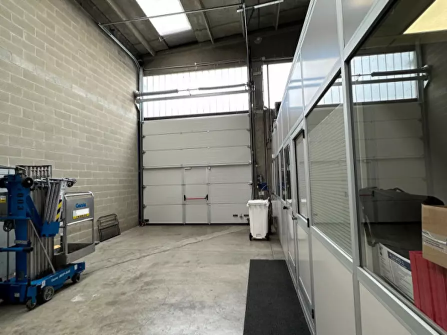 Immagine 9 di Capannone industriale in vendita  in Via Donizetti a Assago