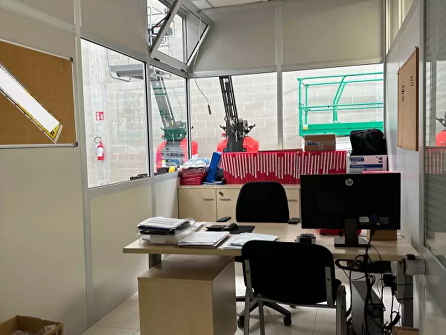 Immagine 12 di Capannone industriale in vendita  in Via Donizetti a Assago