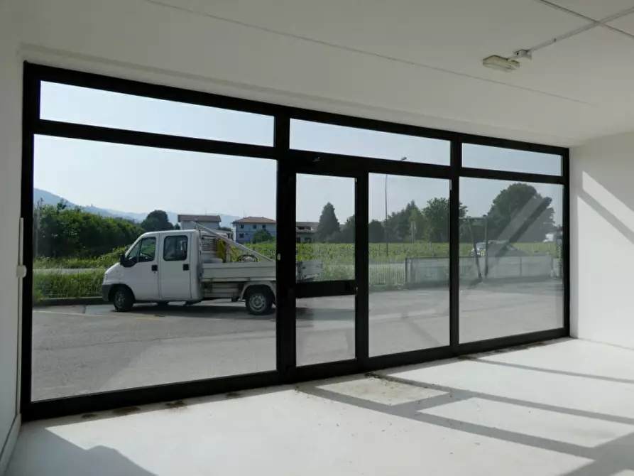 Immagine 21 di Negozio in vendita  in Viale Milano a Montecchio Maggiore