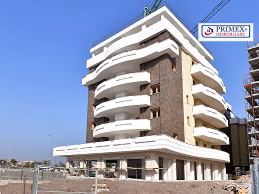 Immagine 5 di Garage in vendita  in Largo Walter Molino a Roma