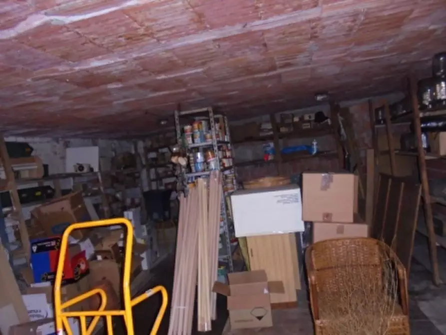 Immagine 20 di Magazzino in vendita  a Fratta Polesine