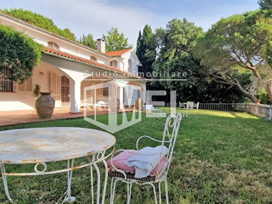 Immagine 1 di Villa in vendita  in via della valle benedetta a Livorno