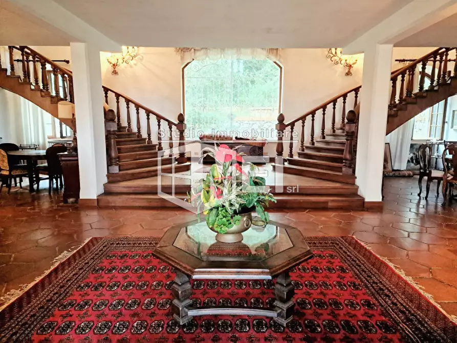 Immagine 3 di Villa in vendita  in via della valle benedetta a Livorno