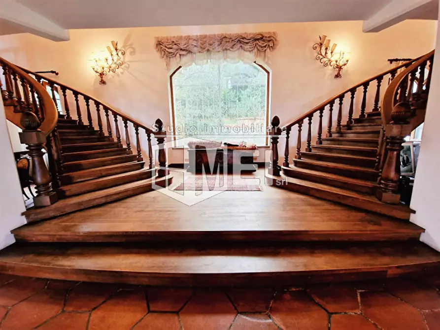 Immagine 5 di Villa in vendita  in via della valle benedetta a Livorno