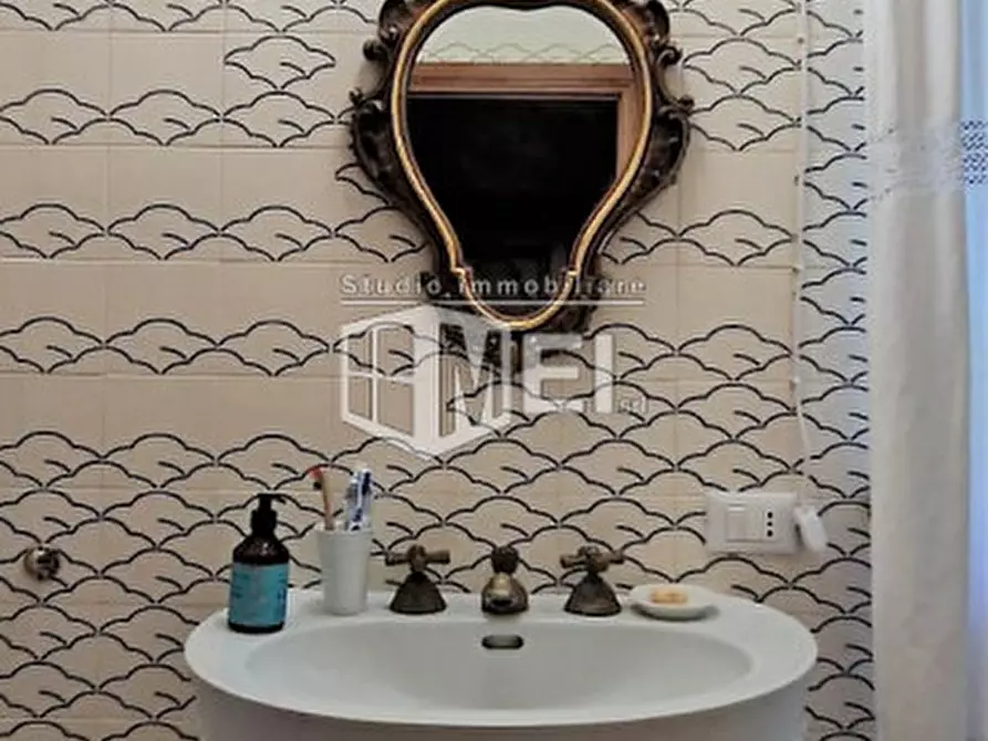 Immagine 9 di Villa in vendita  in via della valle benedetta a Livorno