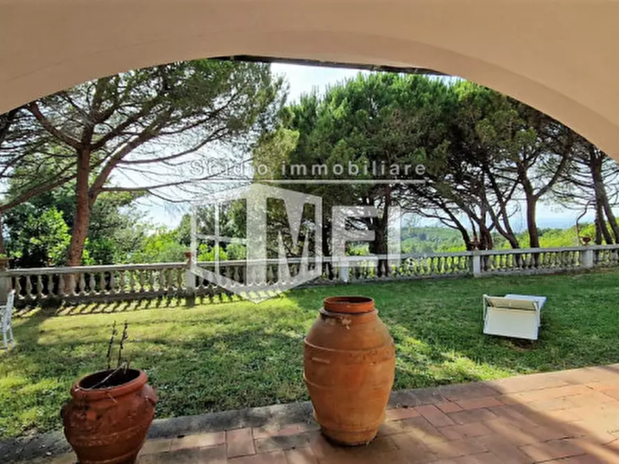 Immagine 11 di Villa in vendita  in via della valle benedetta a Livorno