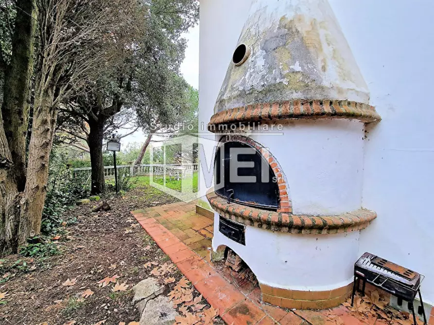 Immagine 12 di Villa in vendita  in via della valle benedetta a Livorno