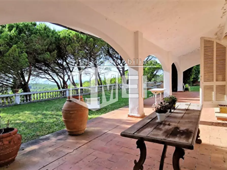 Immagine 22 di Villa in vendita  in via della valle benedetta a Livorno