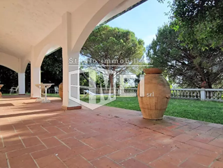 Immagine 23 di Villa in vendita  in via della valle benedetta a Livorno