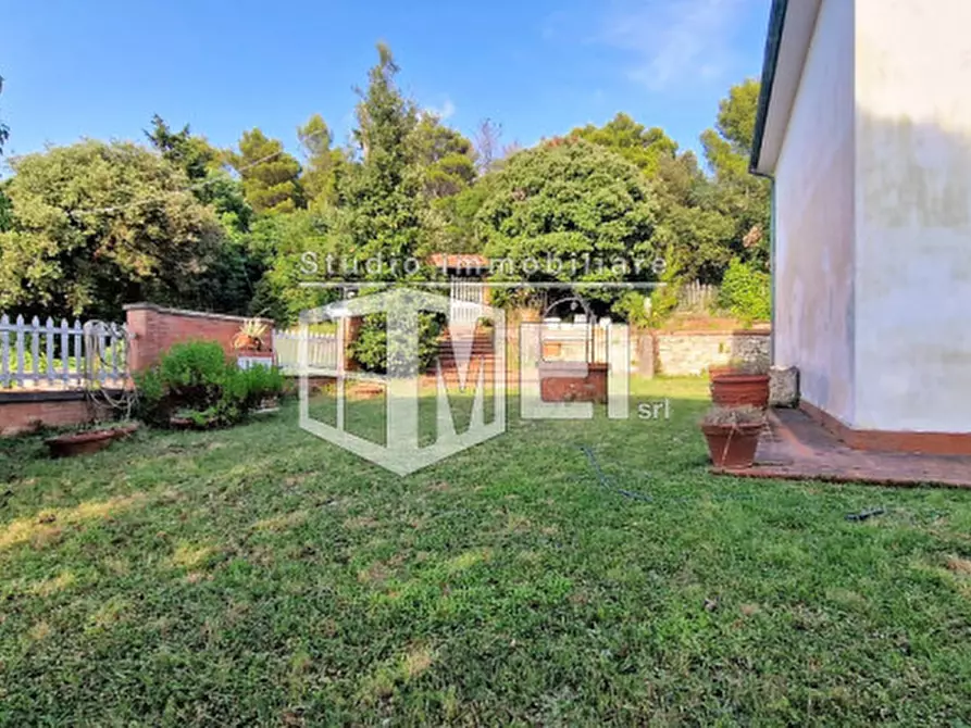 Immagine 33 di Villa in vendita  in via della valle benedetta a Livorno