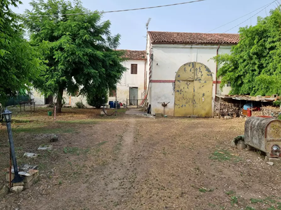 Immagine 1 di Rustico / casale in vendita  in via spello a Poiana Maggiore