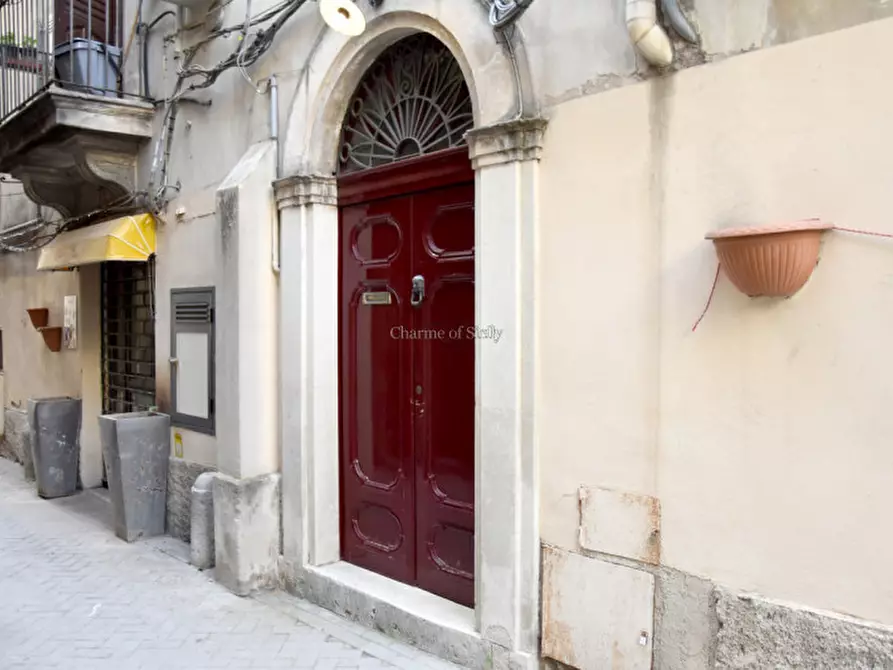 Immagine 2 di Casa indipendente in vendita  in PIAZZA CORRADO RIZZONE a Modica