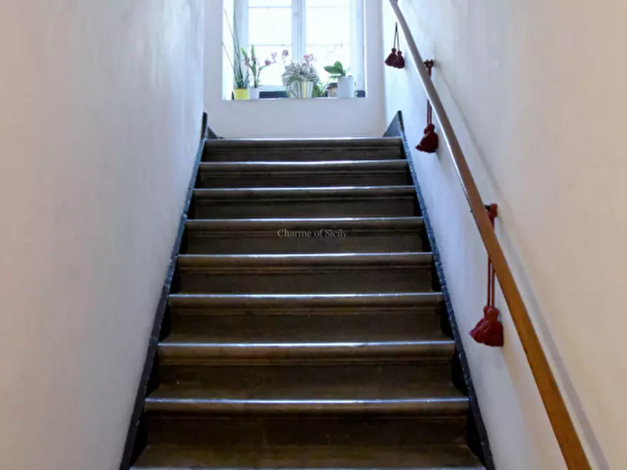 Immagine 3 di Casa indipendente in vendita  in PIAZZA CORRADO RIZZONE a Modica