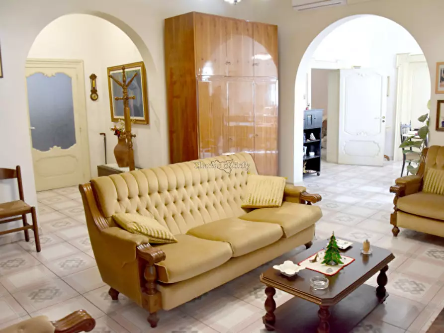 Immagine 4 di Casa indipendente in vendita  in PIAZZA CORRADO RIZZONE a Modica