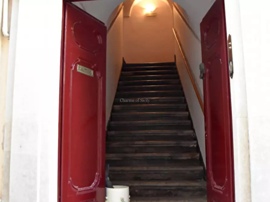 Immagine 7 di Appartamento in vendita  in PIAZZA CORRADO RIZZONE a Modica