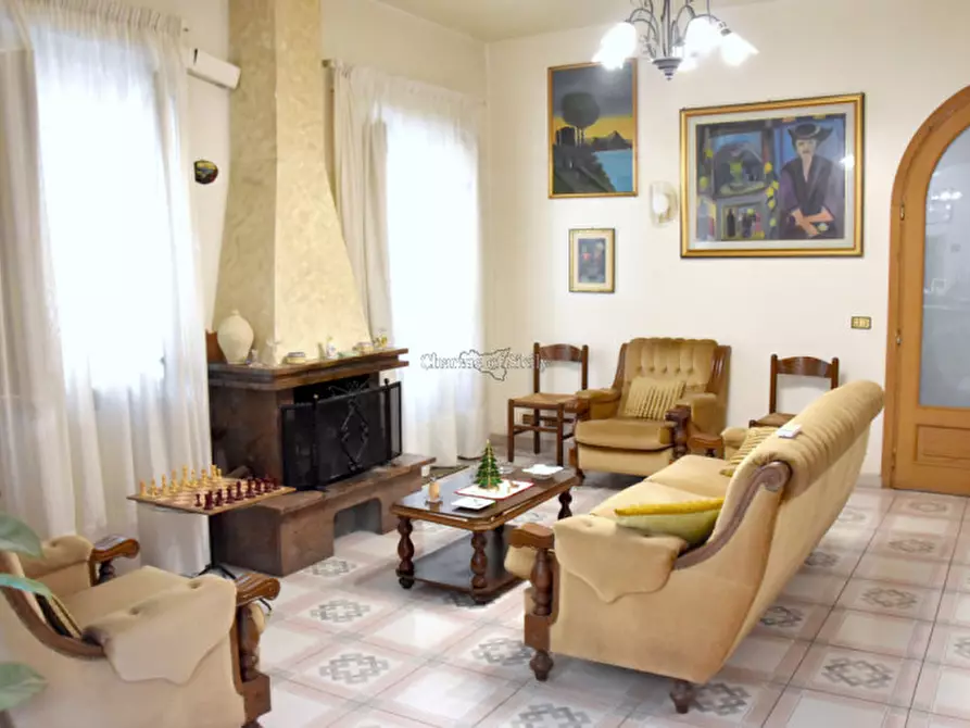 Immagine 13 di Casa indipendente in vendita  in PIAZZA CORRADO RIZZONE a Modica