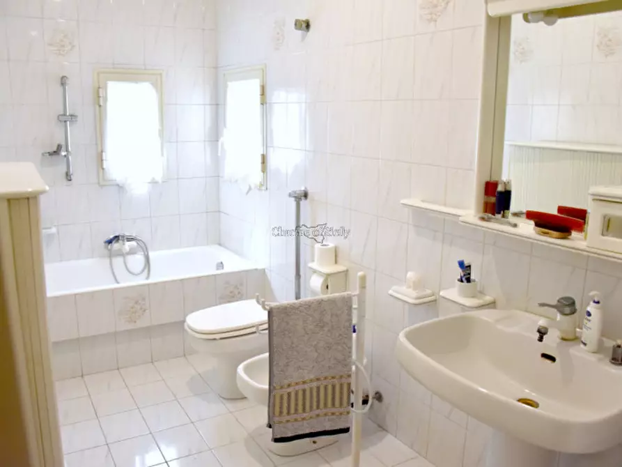 Immagine 33 di Casa indipendente in vendita  in PIAZZA CORRADO RIZZONE a Modica